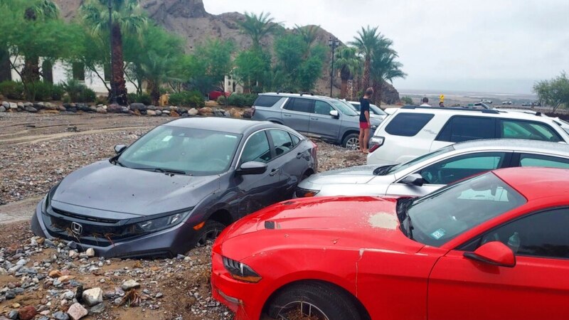 Flash Floods Strand 1,000 People in Death Valley National Park