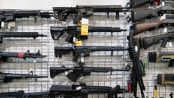 EE:UU: La venta de fusiles tipo AR-15 ha superado el billón de dólares