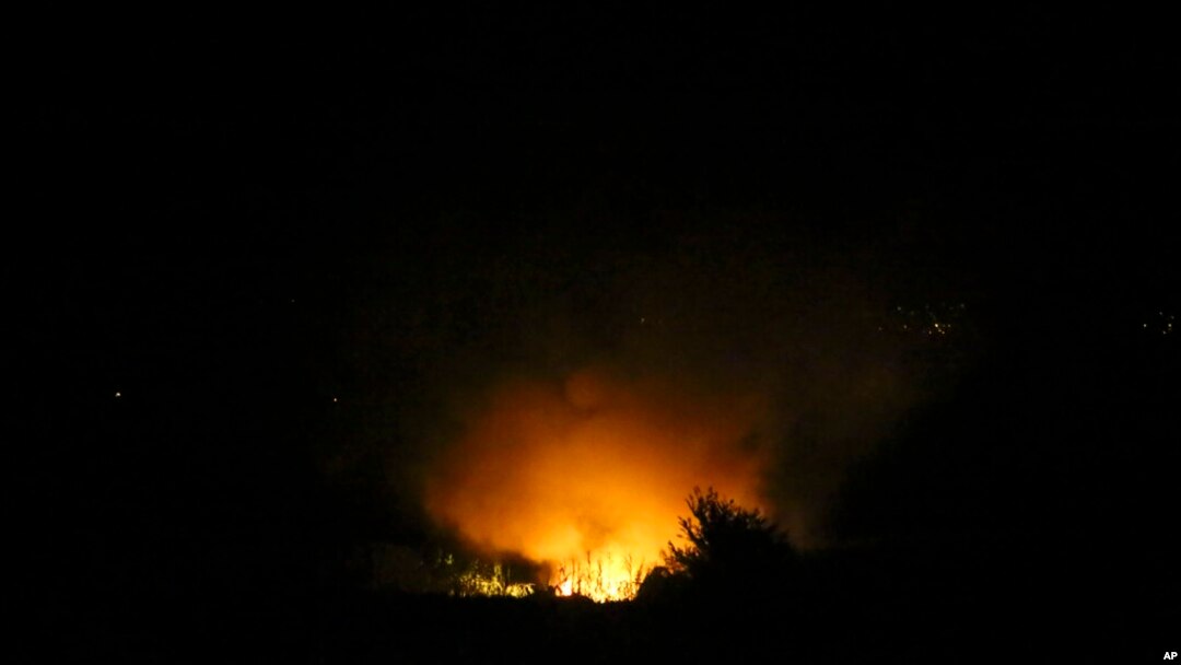一架运载军火的乌克兰货机周六晚坠毁在希腊北部卡瓦拉市（Kavala）附近.。飞机失事地点火焰冲天。