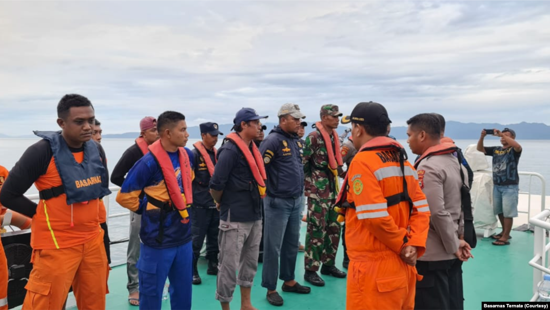 Tim Sar Gabungan yang terdiri dari Basarnas, TNI/Polri dan Potensi SAR lainya kembali melanjutkan Operasi SAR hari ke 2 pencarian terhadap 13 korban penumpang Kapal Motor KM Cahaya Arafah. (Foto: Courtesy/Basarnas Ternate)