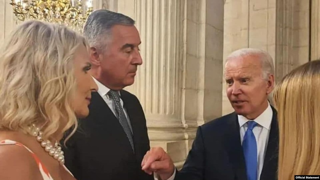 ARHIVA - Predsjednik Crne Gore Milo Đukanović i američki predsjednik Džo Bajden na prijemu tokom NATO samita u Madridu (Foto: pobjeda.me, kabinet predsjednika)