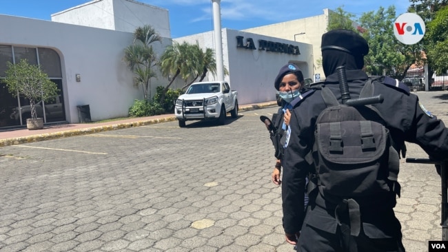 La Policía de Nicaragua allanó el viernes 13 de agosto las oficinas del diario 'La Prensa', el más antiguo de Nicaragua. Foto Houston Castillo, VOA