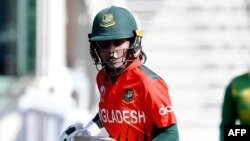 ডানেডিনের ইউনিভার্সিটি ওভালে দক্ষিণ আফ্রিকা এবং বাংলাদেশের মধ্যে প্রথম রাউন্ডে নারীদের ক্রিকেট বিশ্বকাপের ম্যাচ চলাকালীন বাংলাদেশের নিগার সুলতানা জোতি রান সংগ্রহ করছেন। (ছবি সানকা বিদানাগামা / এএফপি)