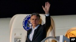 Secretário de Estado americano Antony Blinken chega ao aeroporto Internacional de Lanseria em Joanesburgo, África do Sul, Aug. 7, 2022.