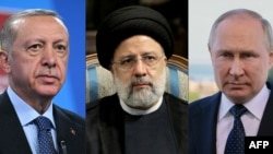 俄罗斯总统普京（右），伊朗总统莱希（中）和土耳其总统埃尔多安（左）
