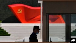 مجسمه‌ای از پرچم چین در موزه حزب کمونیست چین