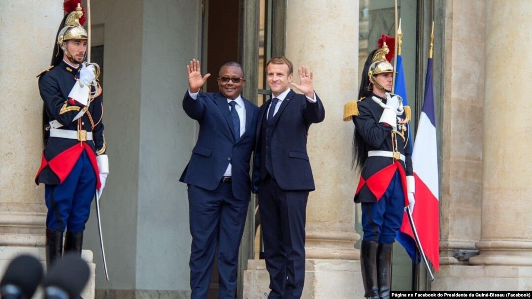 Umaro Sissoco Embaló, Presidente da Guiné-Bissau, e Emmanuel Macron, Presidente da França, em Paris,15 Outubro 2021