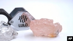 This photo supplied by Lucapa Diamond Company on July 27, 2022, shows the 170 carat pink diamond, right, recovered from Lulo, Angola. 