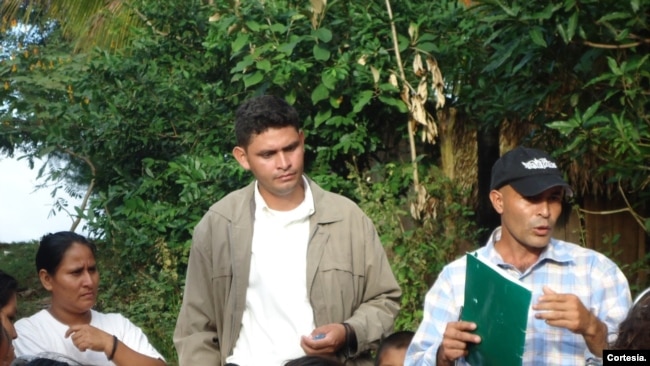 El periodista nicaragüense David Mendoza, fundador y propietario del Canal RB3 empezó trabajando como guardia de seguridad. Cortesía