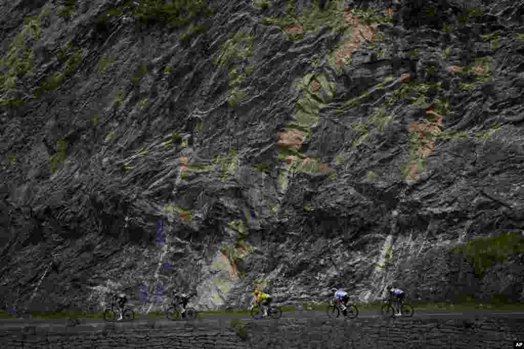 Denmark&#39;s Jonas Vingegaard, wearing the overall leader&#39;s yellow jersey, and Slovenia&#39;s Tadej Pogacar, wearing the best young rider&#39;s white jersey, speed downhill during the eighteenth stage of the Tour de France cycling race over 143.5 kilometers (89.2 miles)&nbsp;with start in Lourdes and finish in Hautacam, France.