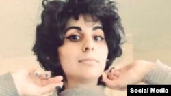 سپیده رشنو، نویسنده و ویراستار مخالف حجاب اجباری
