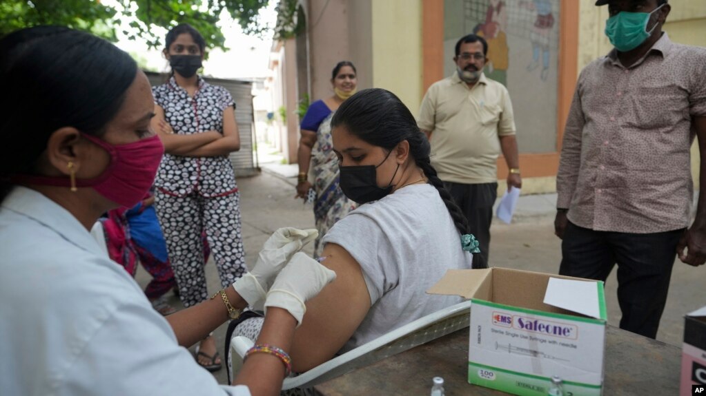 A health worker administers Covishield vaccine for COVID-19 at a vaccination center in Hyderabad, India, July 15, 2022.