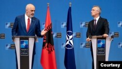 Kryeministri shqiptar Edi Rama me Sekretarin e Përgjithshëm të Nato-s. Jens Stoltenberg, në Bruksel