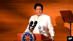 Presiden Filipina Ferdinand Marcos Jr., menyampaikan pidato kenegaraan pertamanya di kota Quezon, Filipina, Senin, 25 Juli 2022. (Jamillah Sta Rosa/Foto Pool via AP)