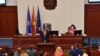 Жестоки обвинувања во Собранието; од ЕУ повторуваат Северна Македонија да ја зграби можноста за преговори 