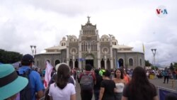 Miles de nacionales y extranjeros visitan a la Virgen de los Ángeles tras dos años de pandemia en Costa Rica