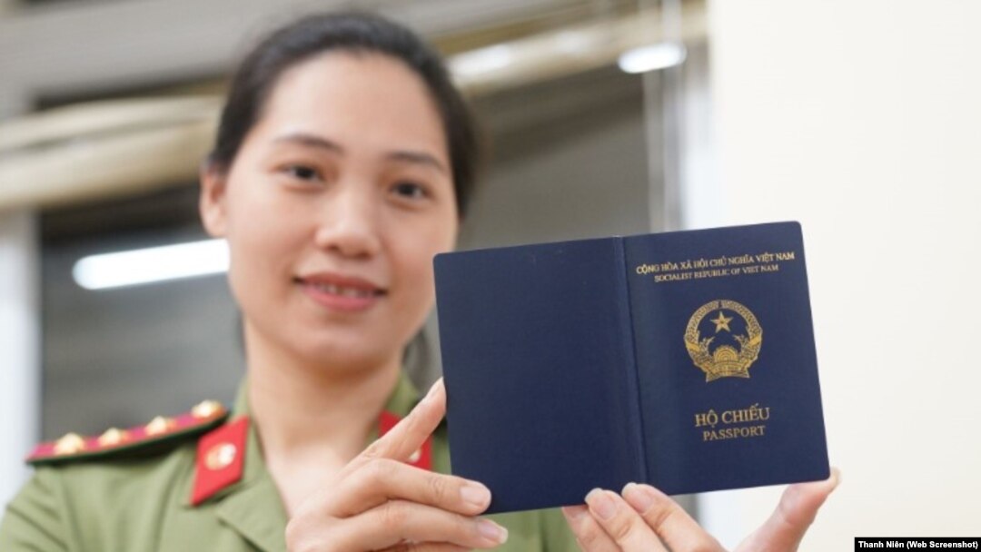 Mẫu hộ chiếu mới của Việt Nam bị 3 nước châu Âu không công nhận vì thiếu "Nơi sinh."