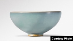 A Fine "Sky Blue" "Jun" Bowl Song / Jin Dyasty from Sotheby's auction catalog, New York, Sept. 16, 2014. 