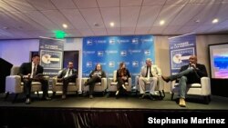 Fotografía del foro “Los Desafíos del Periodismo frente a las dictaduras en América”. Evento paralelo a la IX Cumbre de las Américas.