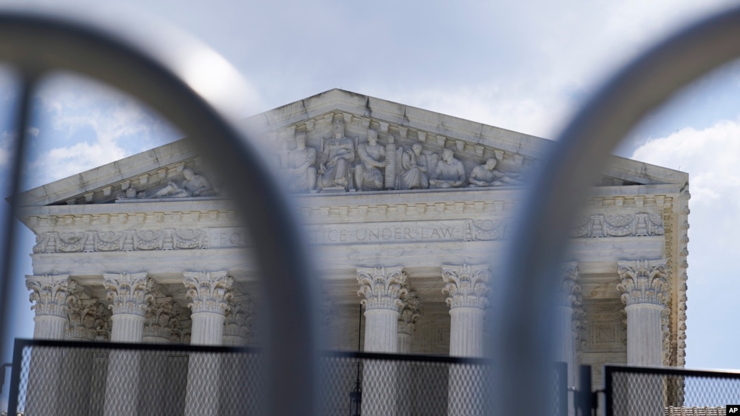 Esta fotografía muestra la fachada de la Corte Suprema de Estados Unidos, el lunes 13 de junio de 2022, en Washington DC.