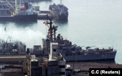 Sebuah kapal perang Taiwan tertambat di Pelabuhan Keelung, Taiwan utara, siap berlayar 7 Maret. (Foto: C.C via Reuters)