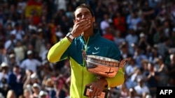 Rafael Nadal no final do Roland-Garros Open, Paris, 5 junho 2022 (Foto de Anne-Christine POUJOULAT / AFP)