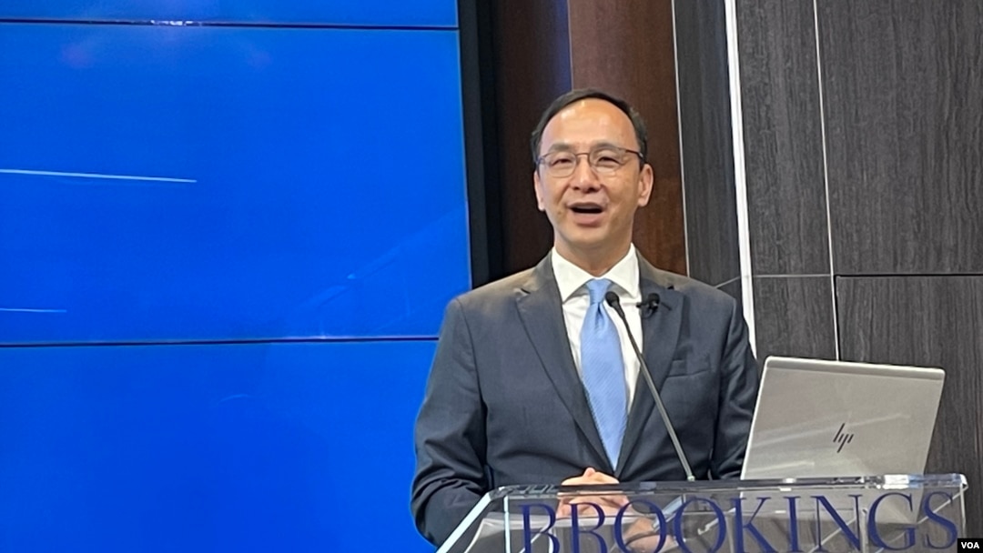 Eric Chu, Ketua partai oposisi Taiwan Kuomintang, berbicara di Brookings Institution di Washington, DC, 6 Juni 2022. (Foto: VOA)