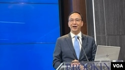 Eric Chu, Ketua partai oposisi Taiwan Kuomintang, berbicara di Brookings Institution di Washington, DC, 6 Juni 2022. (Foto: VOA)