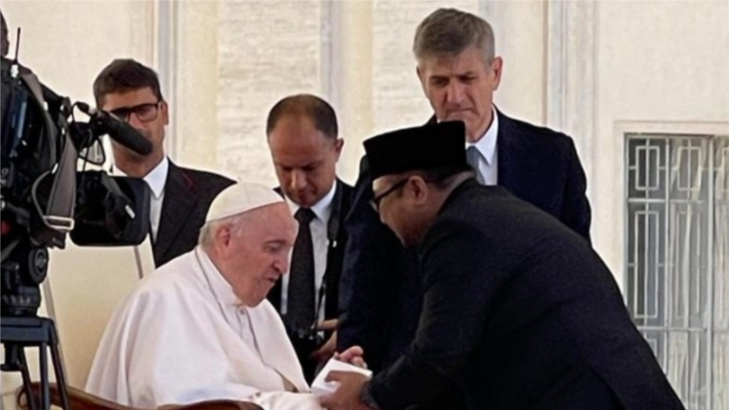 Ajak Lihat Keragaman di Indonesia, Menteri Agama Undang Paus