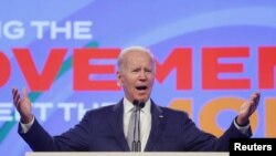 El presidente de EEUU, Joe Biden, pronuncia un discurso ante los sindicalistas en el Centro de Convenciones de Pensilvania en Filadelfia, EEUU, el 14 de junio de 2022. 