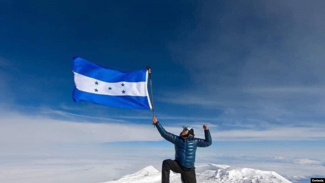 Ronald Quintero, primer hondureño en conquistar Monte Everest. [Foto cortesía].
