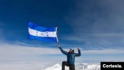 Ronald Quintero, primer hondureño en conquistar Monte Everest. [Foto cortesía].