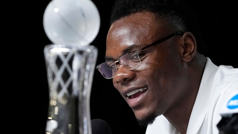 Foreign Athletes at US Colleges Find Ways to Make Money