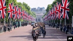 The Kings troop of the royal horse artillery ride down the Mall on their way to fire ceremonial gun in London, Thursday June 2, 2022.