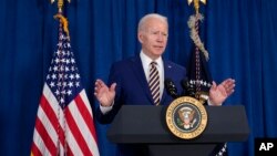 Presiden AS Joe Biden berbicara mengenai penyereapan tenaga kerja AS pada bulan Mei di Pantai Rehoboth, Delaware, Jumat (3/6). 