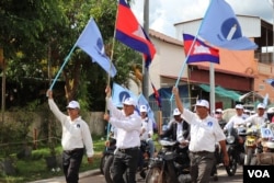 រូបឯកសារ៖ ទិដ្ឋភាព​ទូទៅ​ថ្ងៃចុង​ក្រោយ​នៃ​យុទ្ធនាការ​ឃោសនា​បោះឆ្នោត​ឃុំសង្កាត់អាណត្តិទី ៥ ​របស់​គណបក្ស​ភ្លើងទៀន​ ​នៅ​ក្នុង​ក្រុង​សៀមរាប ខេត្តសៀមរាប នៅ​ថ្ងៃ​ទី ០៣ ខែមិថុនា ឆ្នាំ ២០២២។ (លាស់ លីបលីប/វីអូអេ)