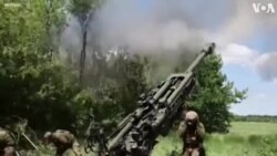 Ukraine Forces Fire Howitzers on Donetsk Frontline