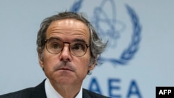 라파엘 그로시 국제원자력기구(IAEA) 사무총장이 6일 오스트리아 빈에서 열린 이사회에 참석하고 있다.