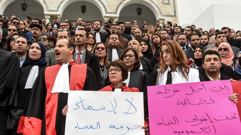 Grève des magistrats tunisiens après la révocation de confrères