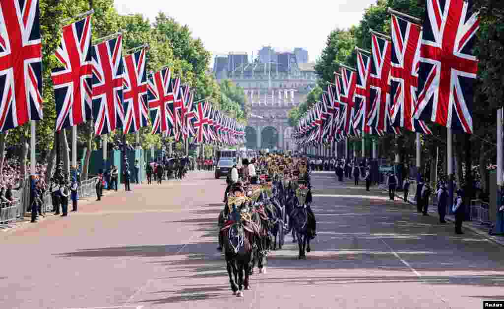 The King's Troop, Royal Horse Artillery, ride down The Mall on their way to fire ceremonial gun salutes during celebrations for Britain's Queen Elizabeth's Platinum Jubilee, in London, June 2, 2022. 