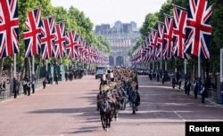 Kraljevska konjica defiluje kroz londonski Mall povodom jubileja, 2. juni 2022.