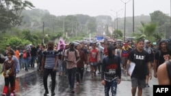 Miles de migrantes parten de la ciudad de Tapachula, en el sur de México, con la intención de llegar a Estados Unidos, donde comenzó la Cumbre de las Américas con el tema migratorio en la agenda.