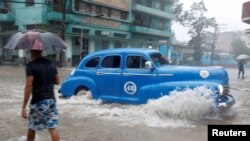 En Fotos |  Fuertes lluvias inundan La Habana