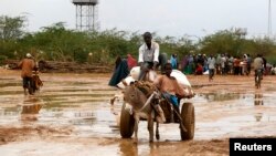 Newly arrived Somali refugees ride a donkey along the street at the Ifo Extension refugee camp in Dadaab, near the Kenya-Somalia border. (file)