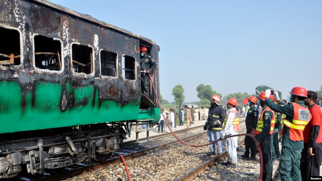 ٹرین میں آتش زدگی کے باعث 74 افراد ہلاک اور متعدد زخمی ہو گئے تھے۔ (فائل فوٹو)