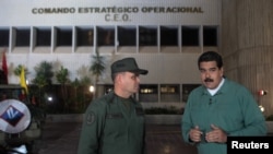 Venezuela's President Nicolas Maduro (R) speaks with Venezuela's Defense Minister Vladimir Padrino Lopez, during his weekly broadcast "En contacto con Maduro" (In contact with Maduro) in Caracas, Venezuela, July 12, 2016.