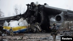 На фото: Зруйнований літак Ан-225 "Мрія" у Гостомелі, 2 квітня 2022 REUTERS/Mikhail Palinchak