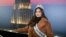 Miss Universe 2021 Harnaaz Kaur Sandhu dari India berpose mengenakan mahkotanya di mpire State Building di New York City pada Rabu, 12 Januari 2022. (Foto: AP/Ted Shaffrey)