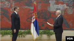 Ambasador SAD Kristofer Hil predaje akreditive predsedniku Srbije Aleksandru Vučiću, 31. marta 2022. u Beogradu (Foto: VOA) 