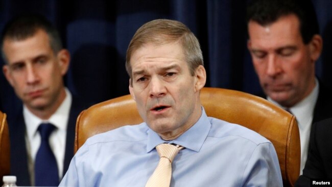 ARCHIVO - El representante Jim Jordan, republicano por Ohio, vota no al segundo artículo de juicio político contra el presidente Donald Trump durante una reunión de la Comisión Judicial de la Cámara de Representantes en el Capitolio en Washington, D.C., el 13 de diciembre de 2019. Patrick Semansky/Pool vía REUTERS